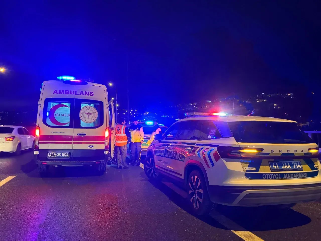 Traffic Disrupted After Accident Injures 4 at İzmit Pass, Gendarmerie Launches Investigation